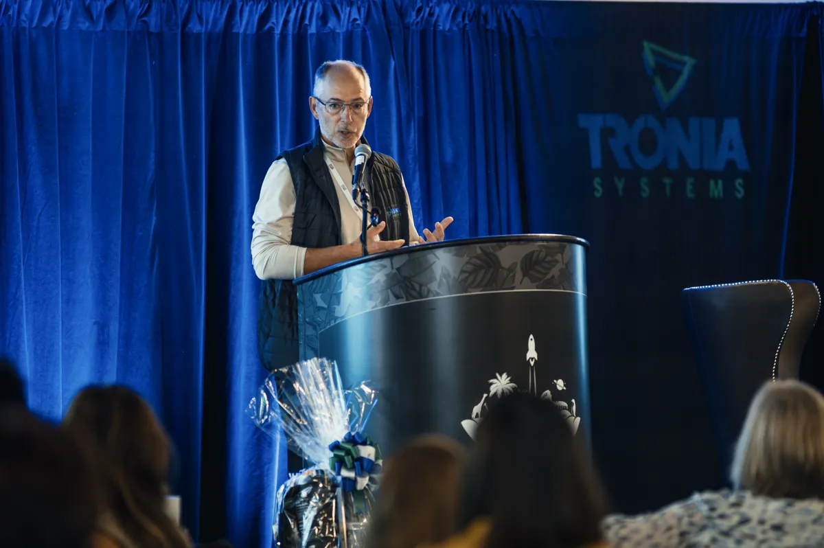 Speaker at Tronia podium